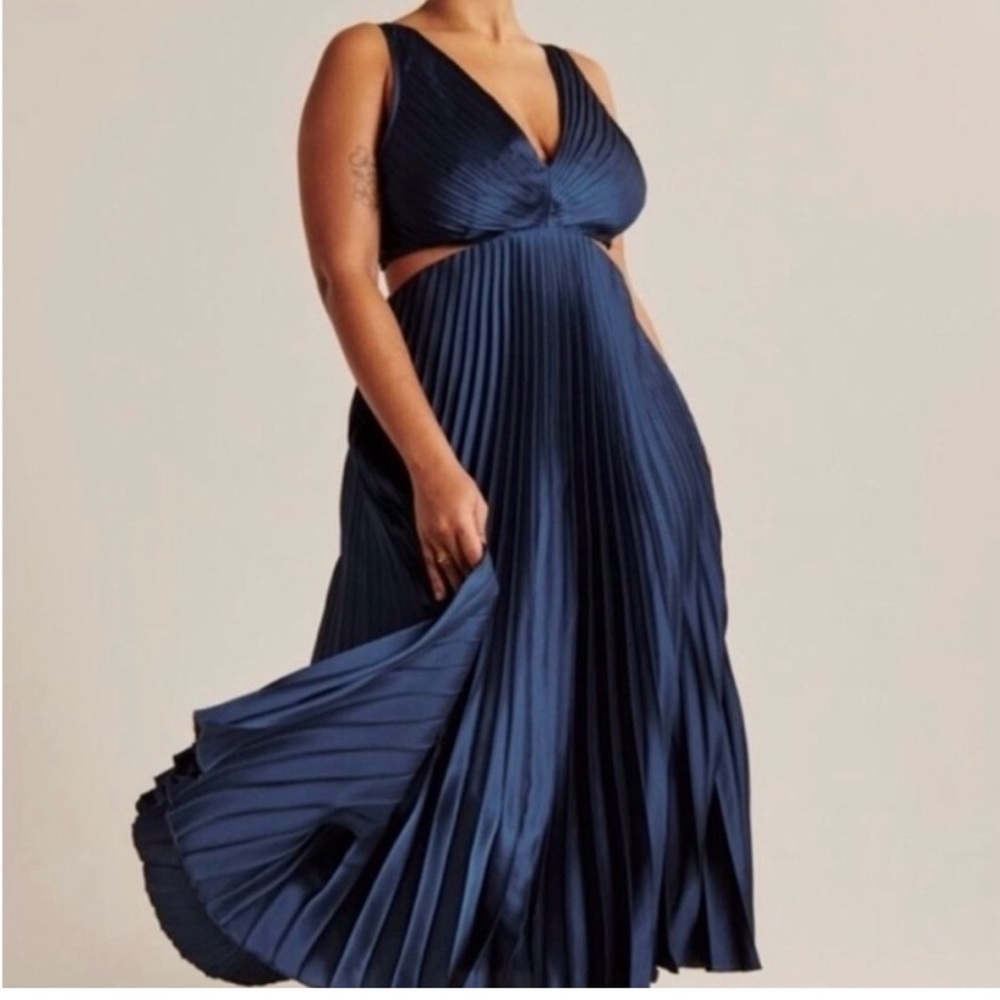 Elegant Navy Blue Pleated Dress